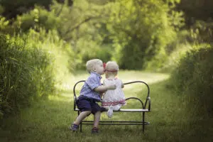 Photographer picture of siblings sitting on bench together